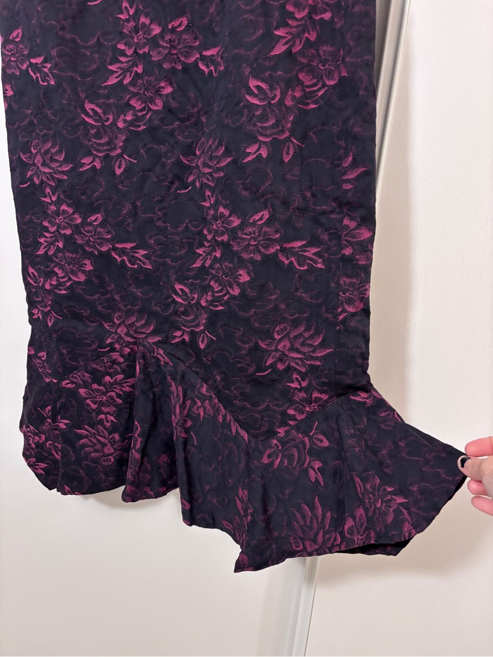 Vintage Whimsigoth Midi Skirt Size M Black Floral Dark Romantic Vampire Trumpet - Picture 2 of 10